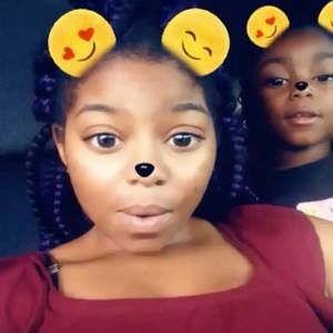 Meet your Posher, Desiree