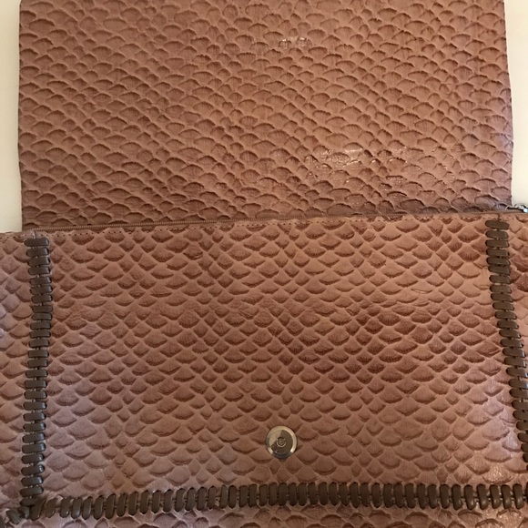 FISH SCALE CLUTCH! A must have ladies! - Picture 6 of 8