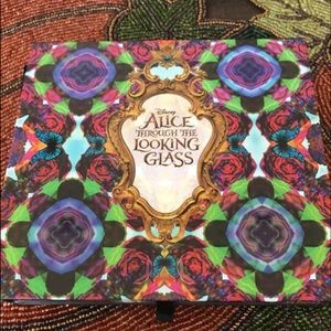 Urban Decay Alice in Wonderland palette