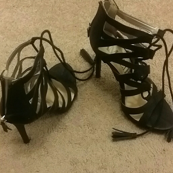 Strap up high heels - Picture 2 of 4