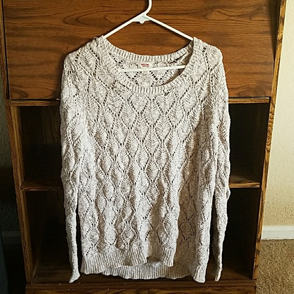 Knit long sleeve sweater