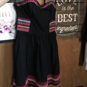 Embroidered Mexican Style Dress 🥀