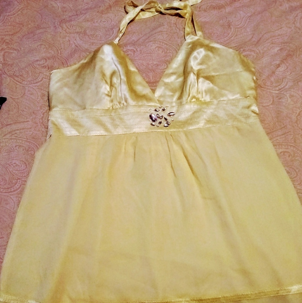 Lovely yellow top🌻