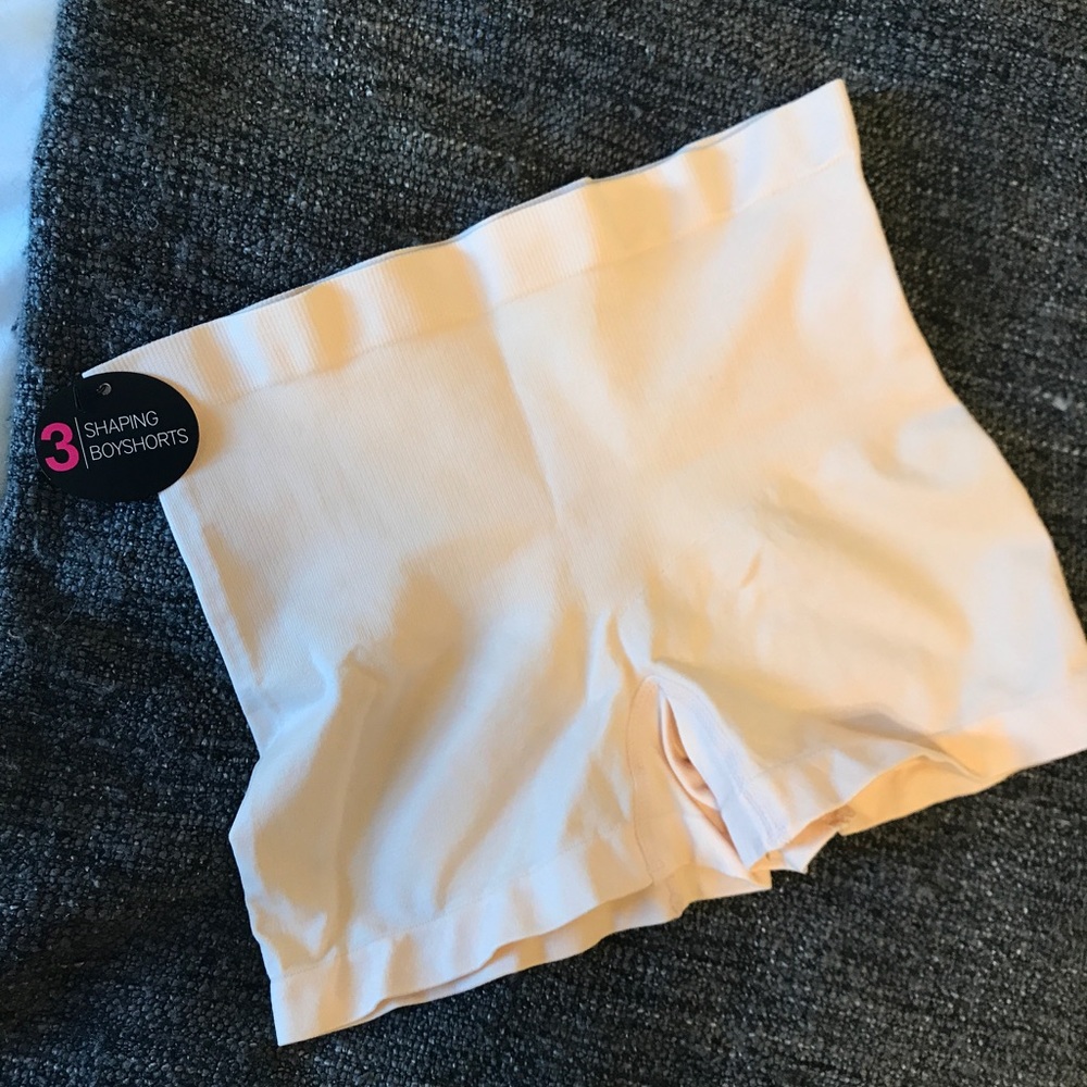 🎁Body shorts.