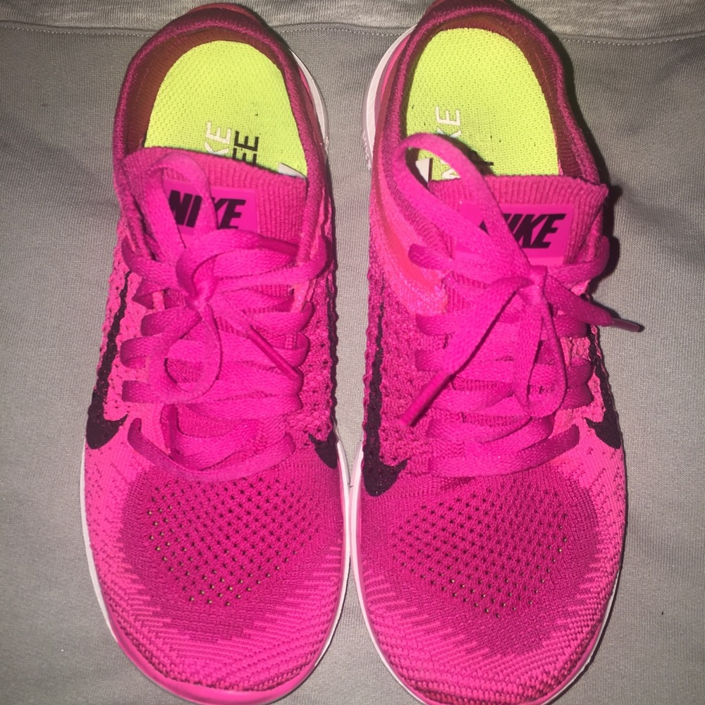 Women’s Nike 4.0 Flyknit running shoes size 6
