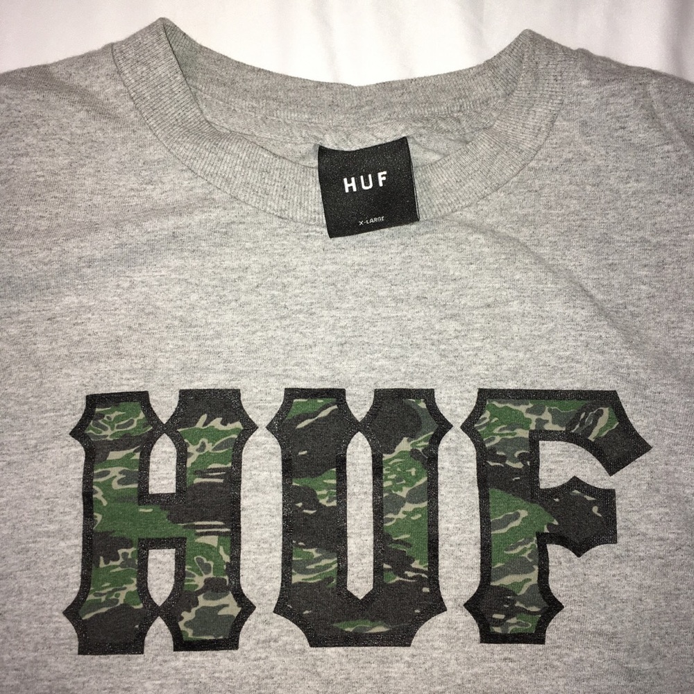 ☎️SOLD☎️Huf camo logo t-shirt in men’s XL