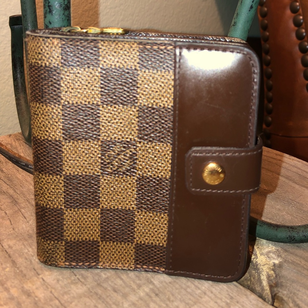 LV Louis Vuitton DE Compact Zippy