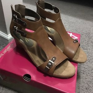 Women's Yet Another Medium/Wide Wedge Sandals