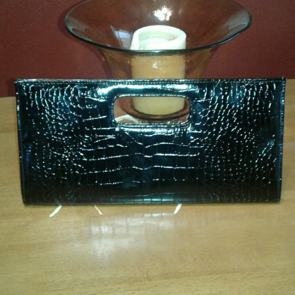 Black clutch