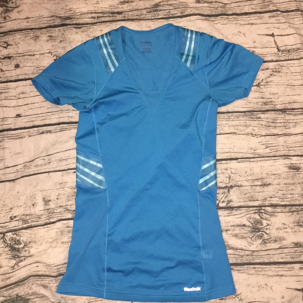 Reebok activewear short sleeve top Easy tone line