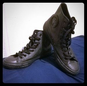 UNISEX Black Leather Converse