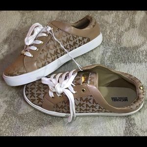 MICHAEL KORS LOGO TENNIS SHOES