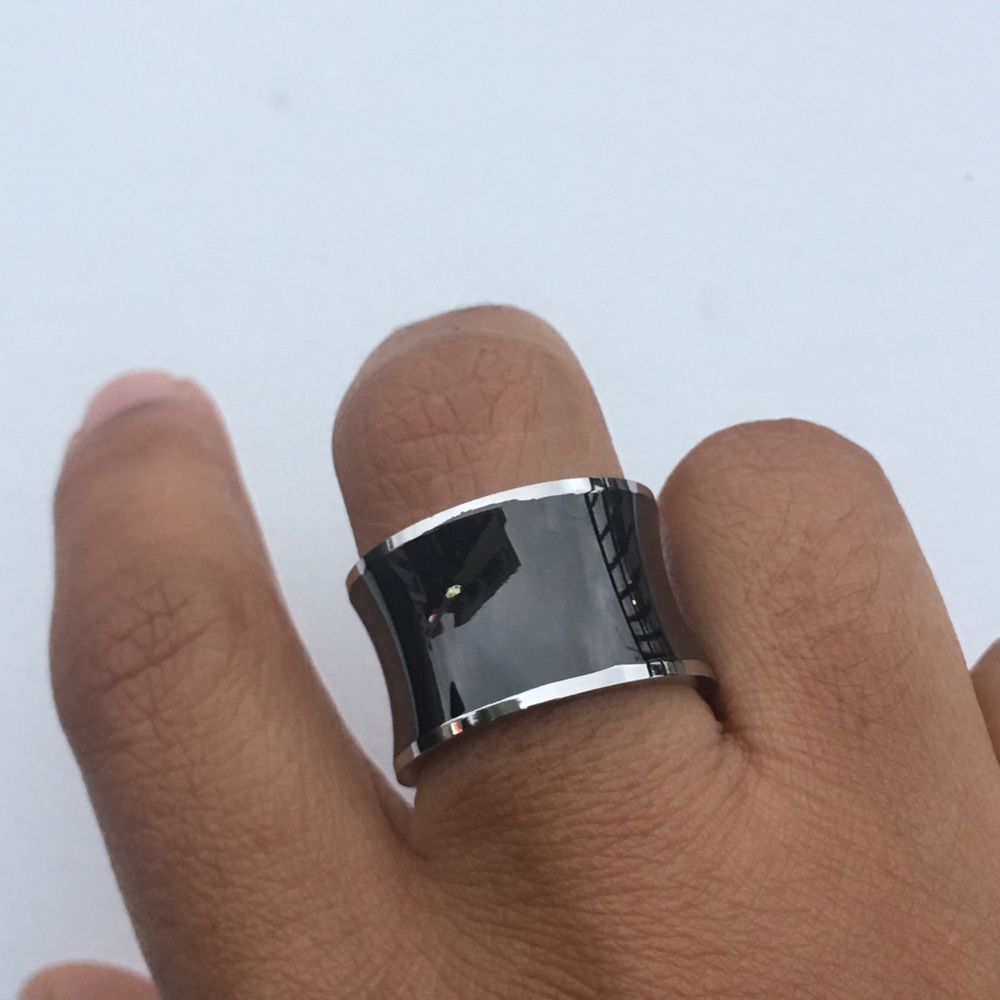 ๐ Stainless Steel Black Resin Band - Picture 2 of 3