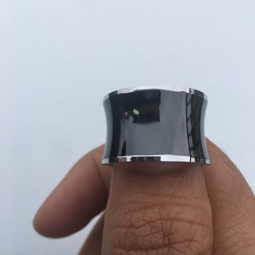 ๐ Stainless Steel Black Resin Band - Picture 3 of 3