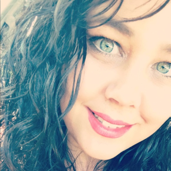 Meet your Posher, Mandee - Picture 1 of 1