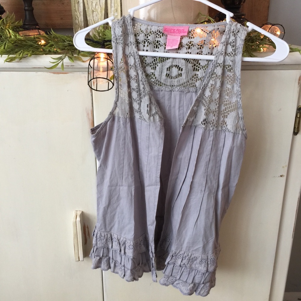 She’s cool Gray lace and ruffles vest