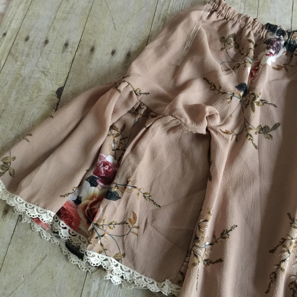 🆕 Umgee Bell Sleeve Floral Off Shoulder Top - Picture 5 of 7