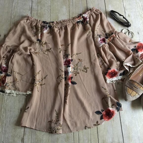 🆕 Umgee Bell Sleeve Floral Off Shoulder Top - Picture 3 of 7