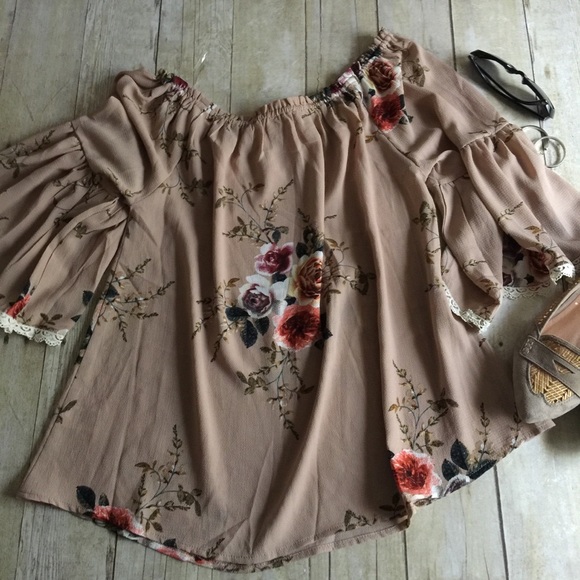 🆕 Umgee Bell Sleeve Floral Off Shoulder Top - Picture 7 of 7