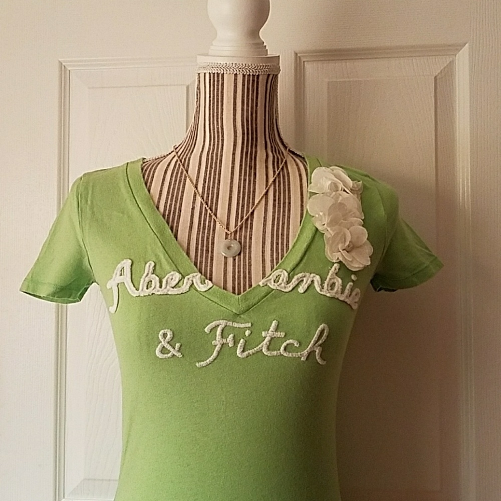 Adorable pretty Tee-NWOT