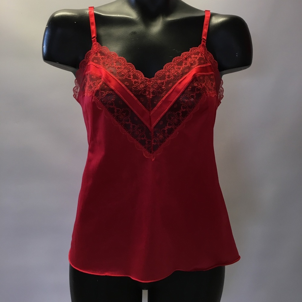 VINTAGE RED CAMI 🍒🍒🍒