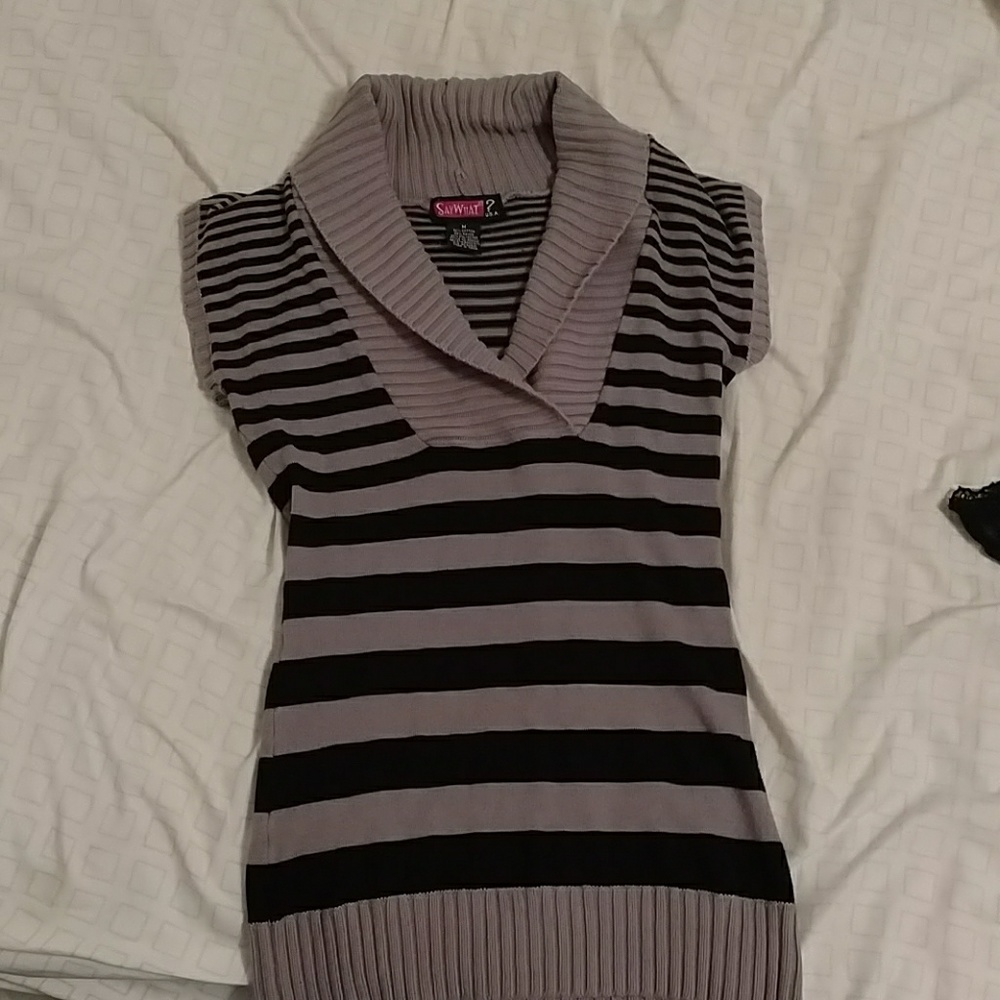 Short sleeve sweater shirt