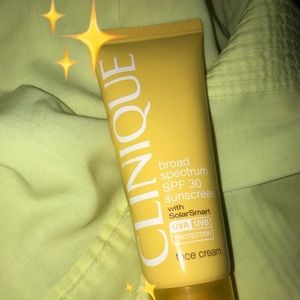 Clinique SPF 30 sunscreen face cream.