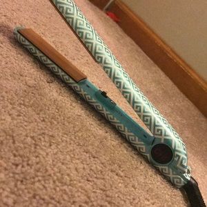 CHI straightener