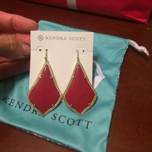 NWT KENDRA SCOTT EARRINGS