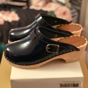 Hanna Anderssen Clogs Navy patent leather