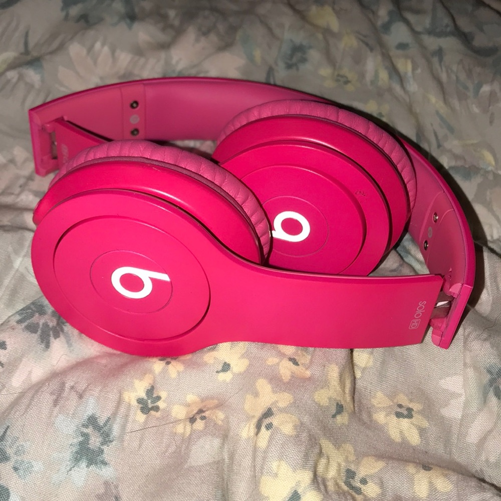 SOLD Pink beats by Dre