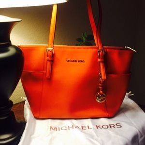 Michael kors handbag in good condition.