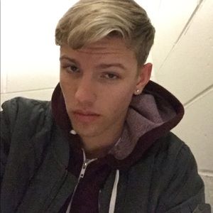 Meet your Posher, Devin