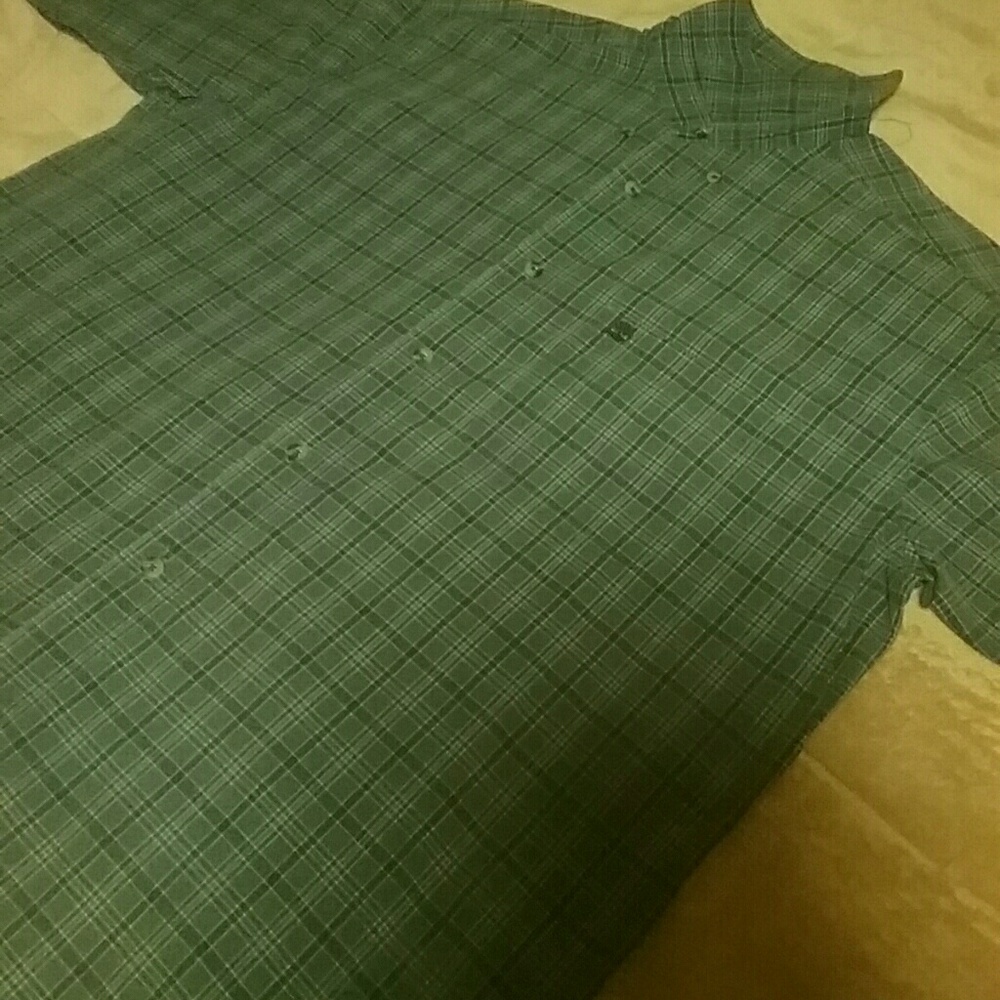 Shirts (2) - Picture 4 of 8