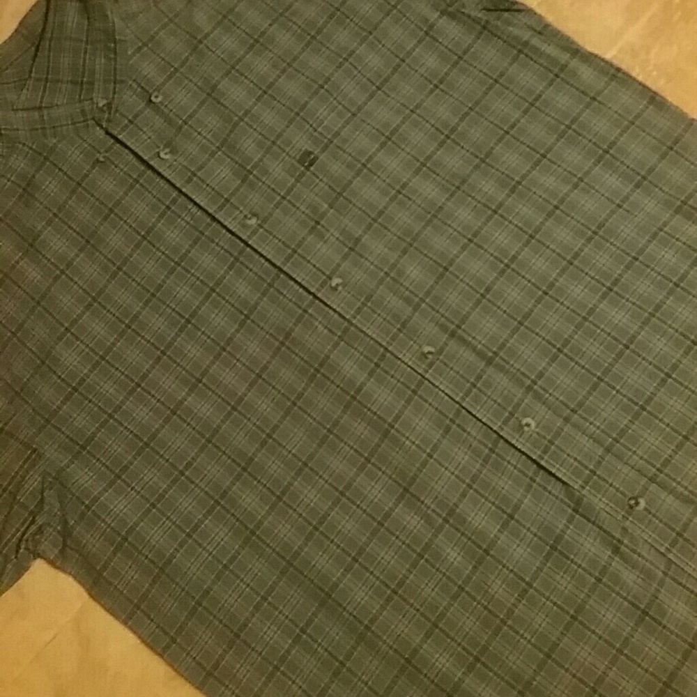Shirts (2) - Picture 6 of 8