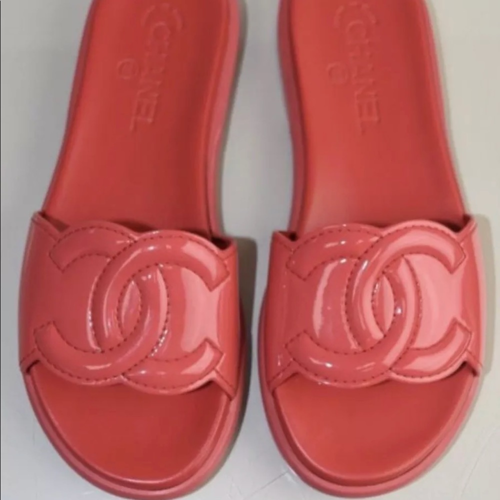 CHANEL SLIDES