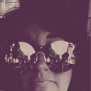 Meet your Posher, Dee