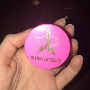 Jeffree Star lip scrub