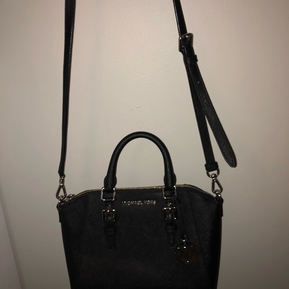 Michael kors purse - Picture 2 of 2