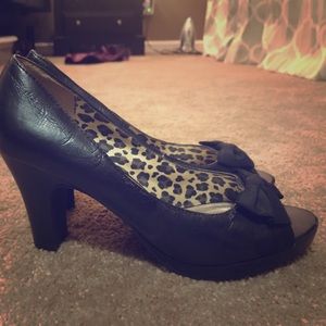 Black Mudd heels size 9.5