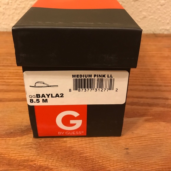 Pink Guess Flip-flops Size 8.5M - Picture 5 of 5