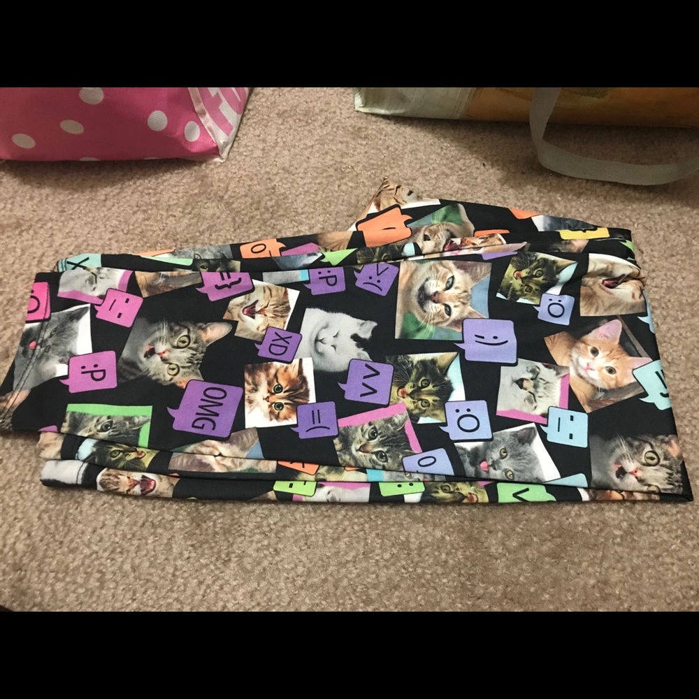 Girls cat leggings. Size XL.