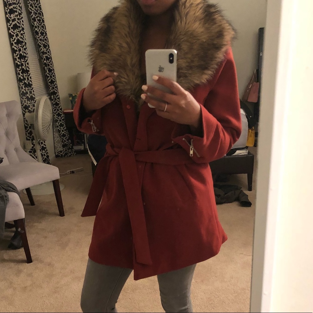 Coat with fur collar