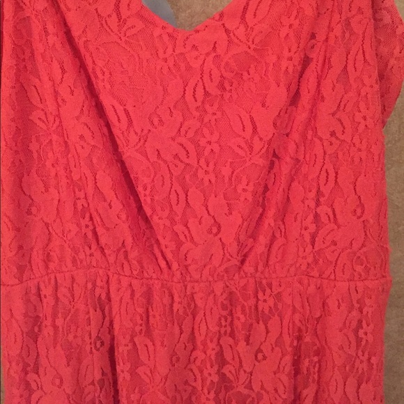 Coral lace dress - Picture 2 of 3
