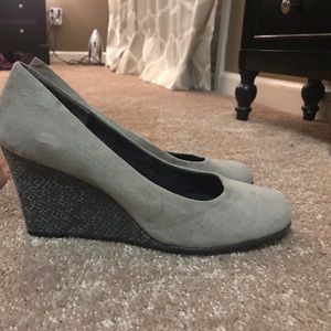 Aerosoles gray wedges with snake skin wedge