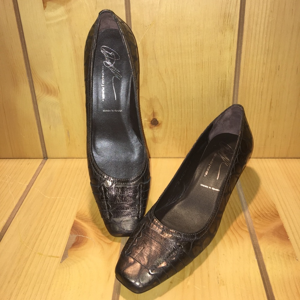 Donald J. Pliner 8N kitten heels