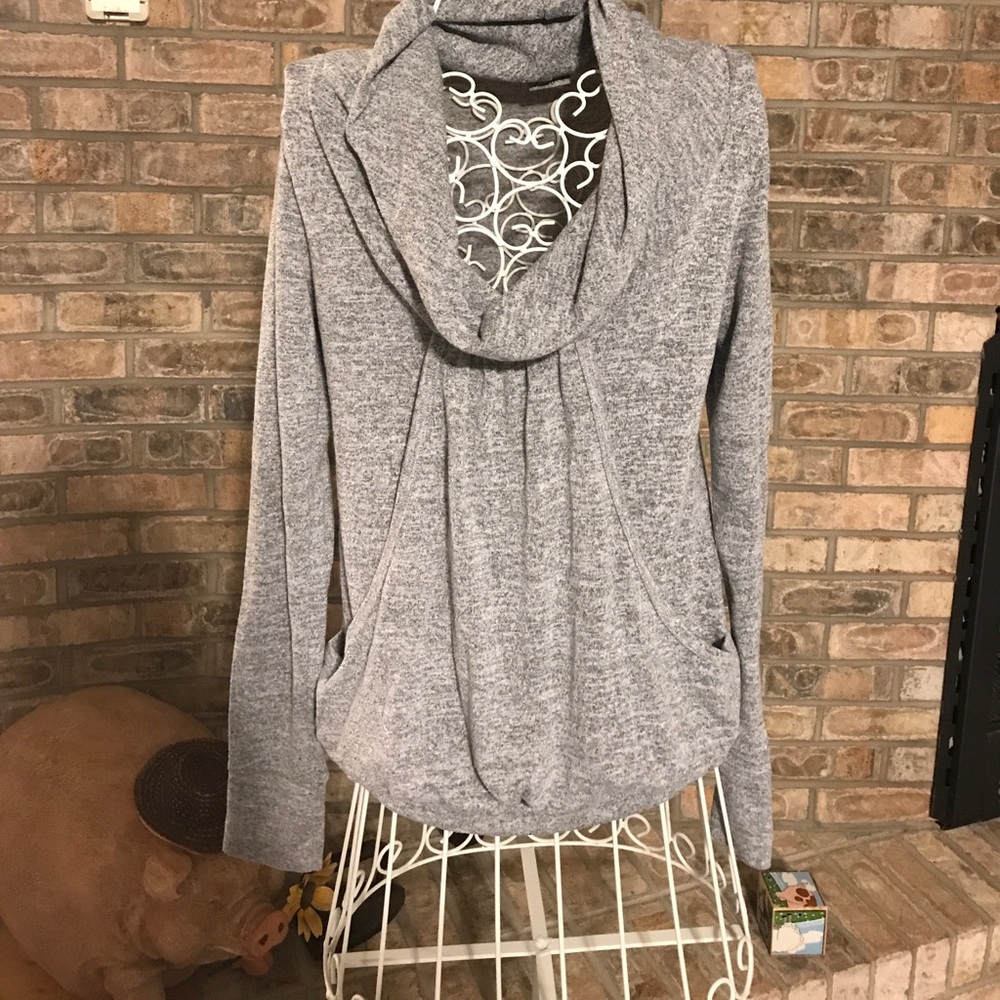 Cowl neck wth a kangaroo pocket sweater