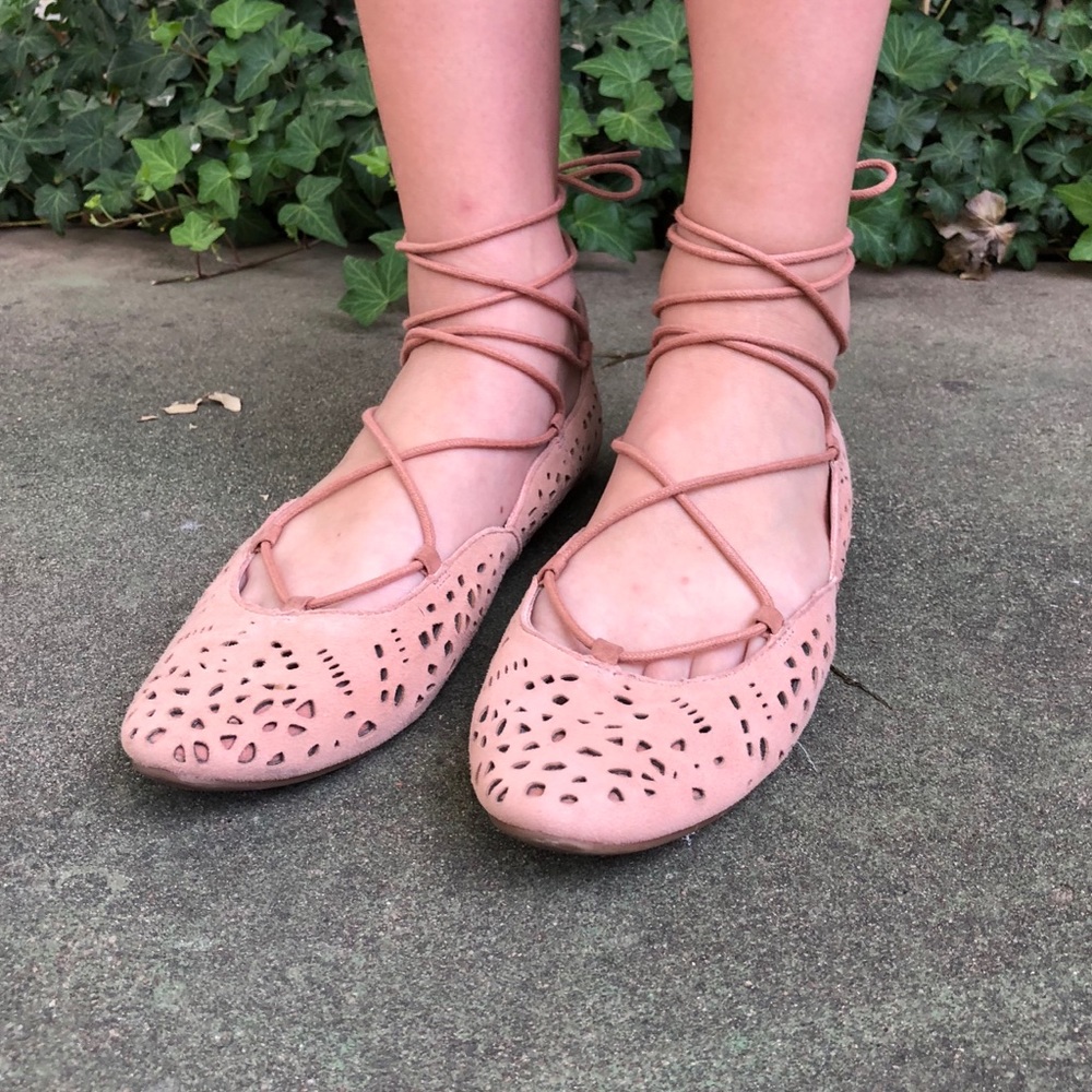 {Nine West} Zavanna Lace Up Flats