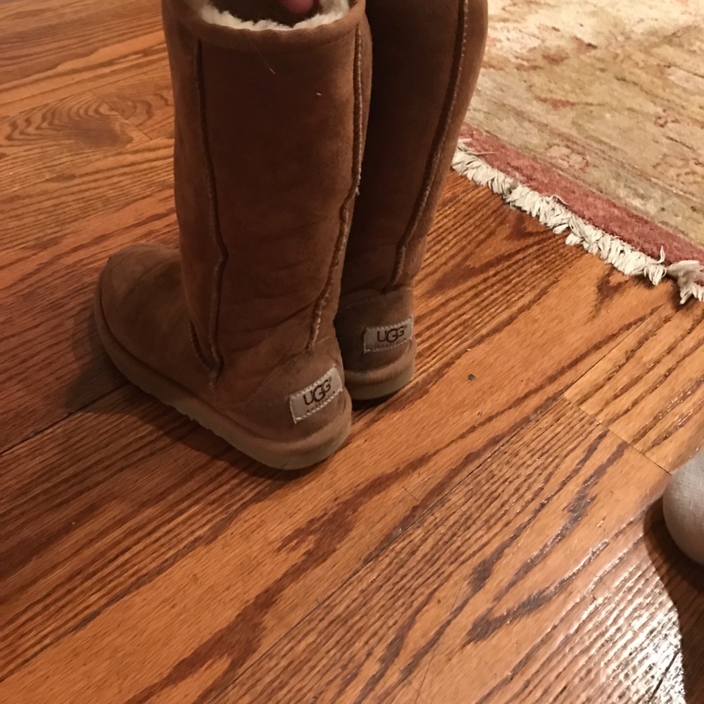 Uggs - Picture 2 of 2
