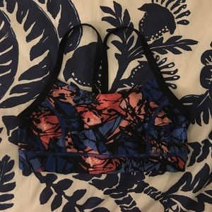 Lululemon sports bra